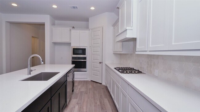 Foto del edificio - 5311 Birch Shadow Dr