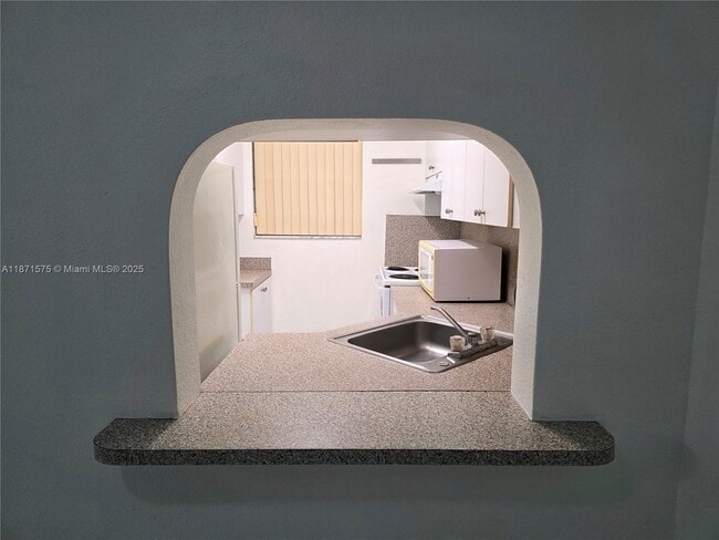 Building Photo - 17255 SW 95th Ave