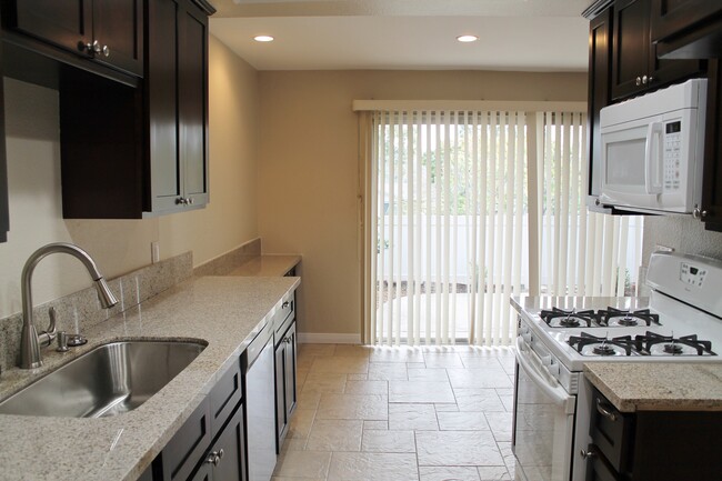 Kitchen - 6467 Amberwood Ln