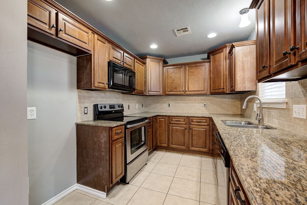 Primary Photo - Move in Special !! $250 Off your First Ful...