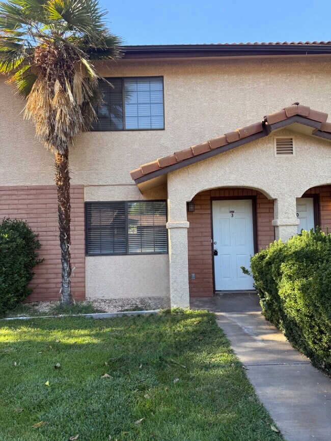Building Photo - Cimaron Terrace Hurricane 2 Bed 1.5 Bath