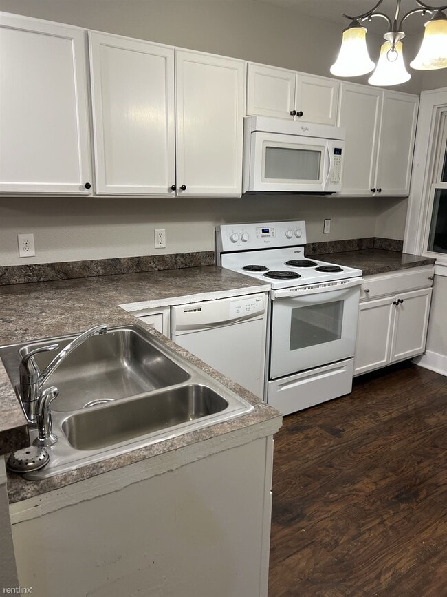 Building Photo - 3 br, 1 bath House - 511 Umatilla Street S...