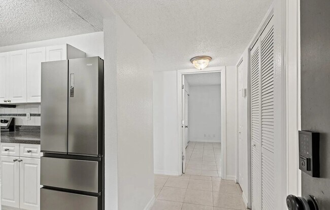 Building Photo - Quiet Community – 1 Bedroom Available