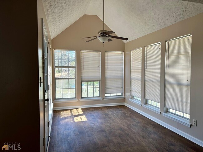 Foto del edificio - 312 Spring Creek Dr