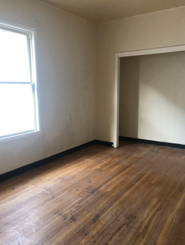 Foto del edificio - Spacious 4BR/1.5BA Chicago Home with Parki...
