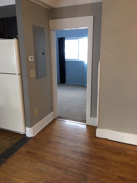 Building Photo - 214 4th Ave E #1