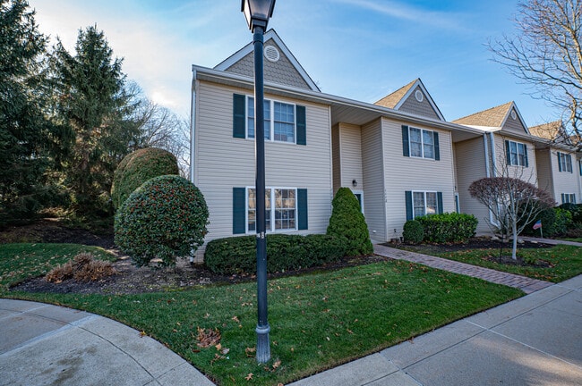 Building Photo - 1113 Savoy Dr