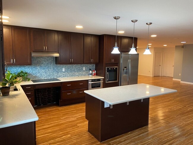 Building Photo - Beautiful, Updated 4 Bed, 3 Bath in the Heart of Clairemont with Canyon Views!!