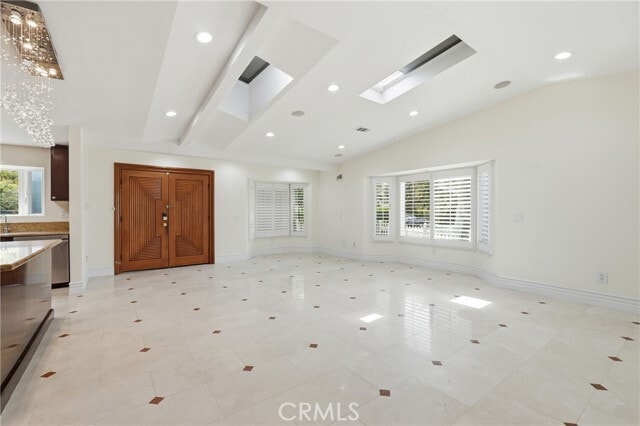 Building Photo - 926 N Rowell Ave