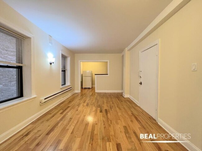 Foto del edificio - 0 bedroom in CHICAGO IL 60610