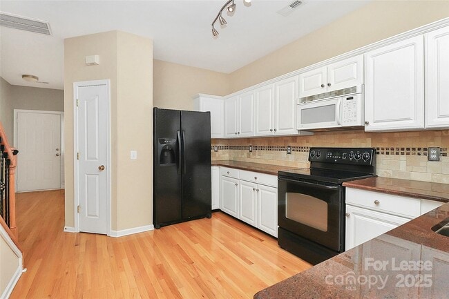Foto del edificio - 16919 Commons Creek Dr