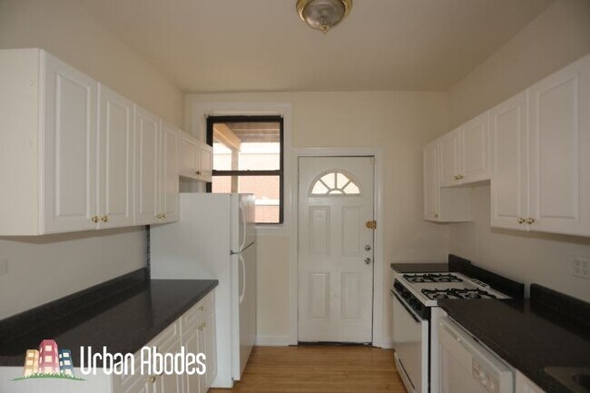 Foto del edificio - 822 W Waveland Ave