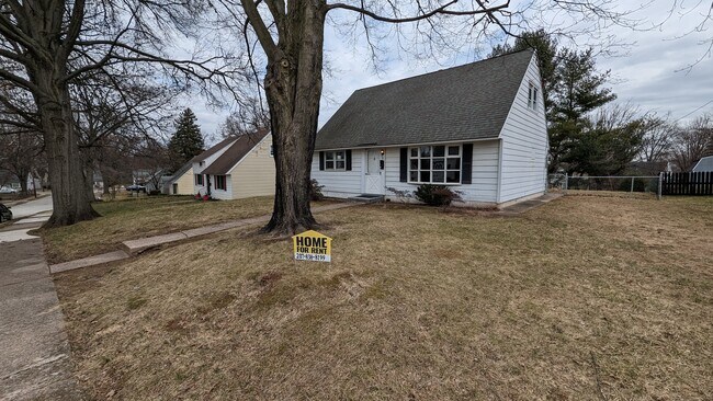 Side yard - 311 Locust Dr