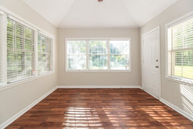 Foto del edificio - 3914 Hadley Farm Dr