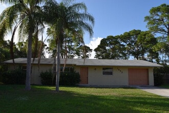 Building Photo - 1652 SE Floresta Dr