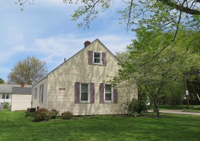 Building Photo - 1239 Eastwood Ave
