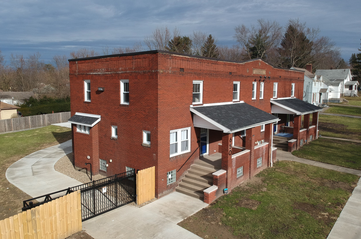 Primary Photo - 650 Clearmount Dr