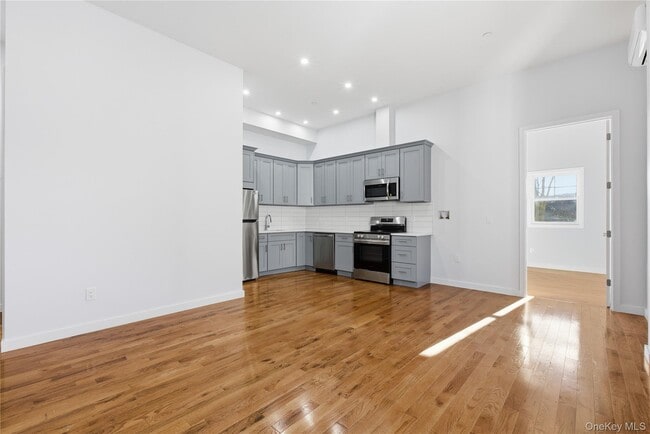 Building Photo - 99 Main St