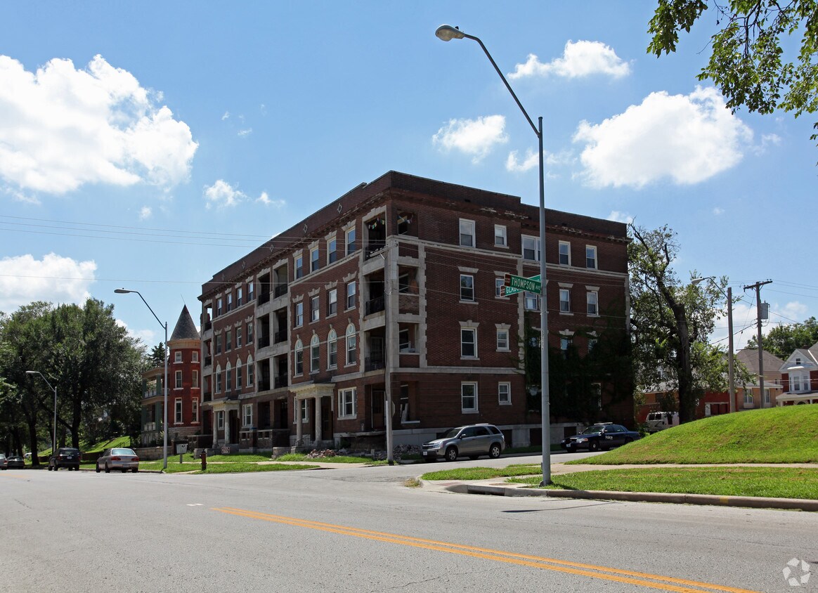 Primary Photo - 500-506 Gladstone Blvd