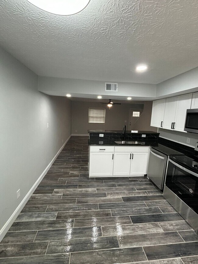 Foto del edificio - 3237 Summerhill Ln