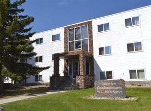 Building Photo - 911 10 St