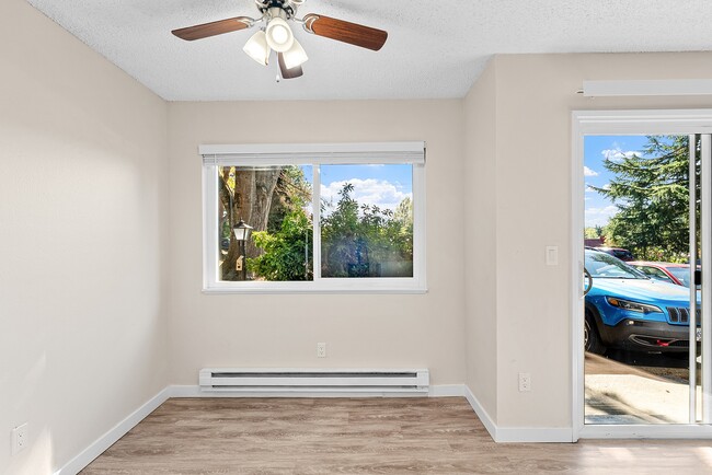 Building Photo - Royal Pines