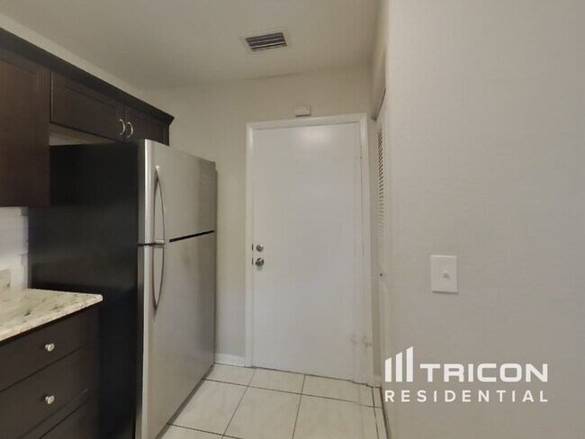 Foto del edificio - 12624 Eddington Rd