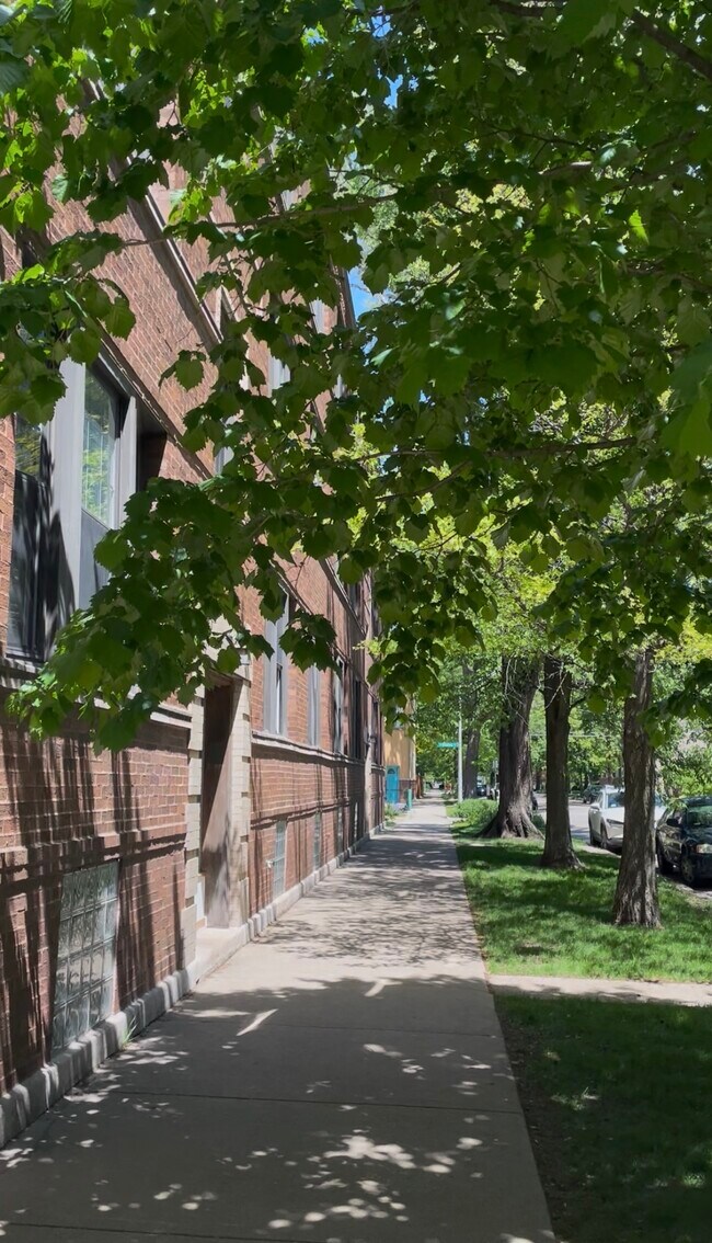 Foto del edificio - 3718 N Hoyne Ave