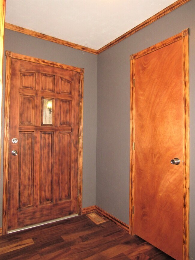 Building Photo - Yukon home for lease!!  3 bed/2 Bathroom w...
