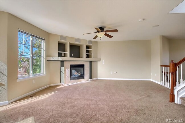 Building Photo - Stunning 3 bedroom townhome!