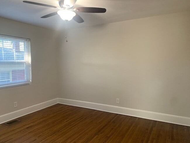 Foto del edificio - Adorable Two Bedroom Duplex in Plaza Midwo...