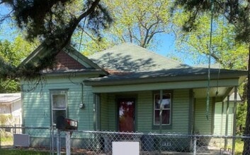 Building Photo - 1750 Maple Ave