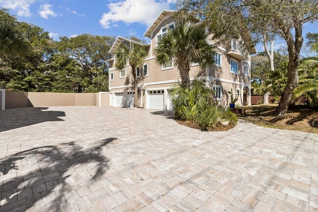 Foto del edificio - Steps to the Ocean! 3/3, 2198sq', Ocean View, Furnished