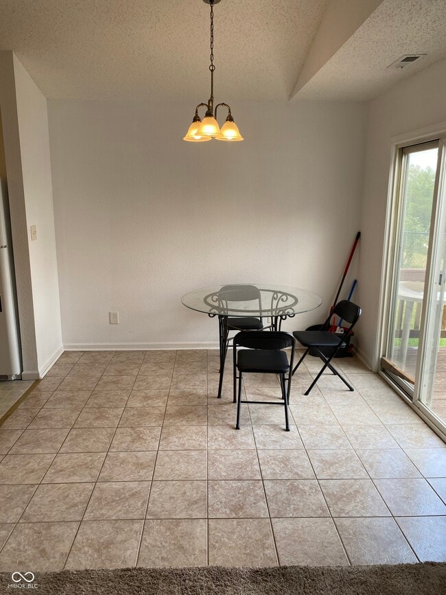 Foto del edificio - 5251 Bluff View Dr