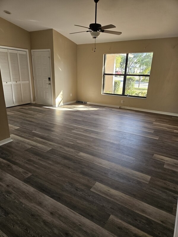 Foto del edificio - 13100 Brookshire Lake Blvd