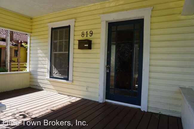 Building Photo - 3 br, 2 bath House - 819 E. Amelia Street