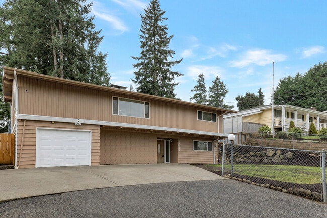 Building Photo - 16049 SE 131st St