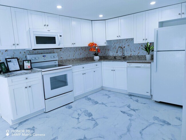 Building Photo - Rent to Own Bright 2B/1B Condo – St. Andrews Cove, Clearwater