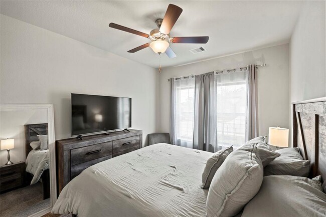 Foto del edificio - 3306 Old Ironwood Dr