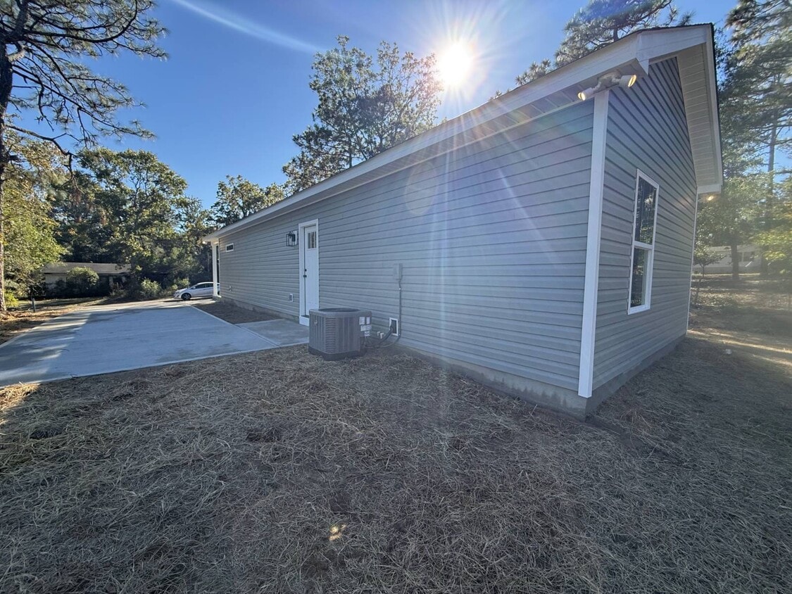 Foto principal - 146 Cooley Rd