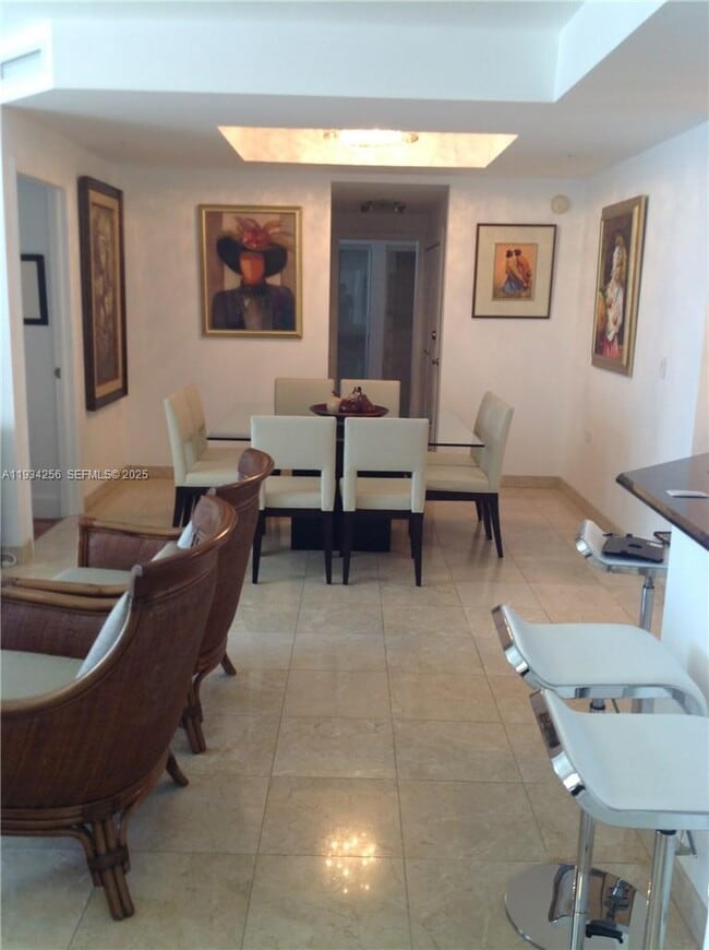 Foto del edificio - 801 Brickell Key Blvd