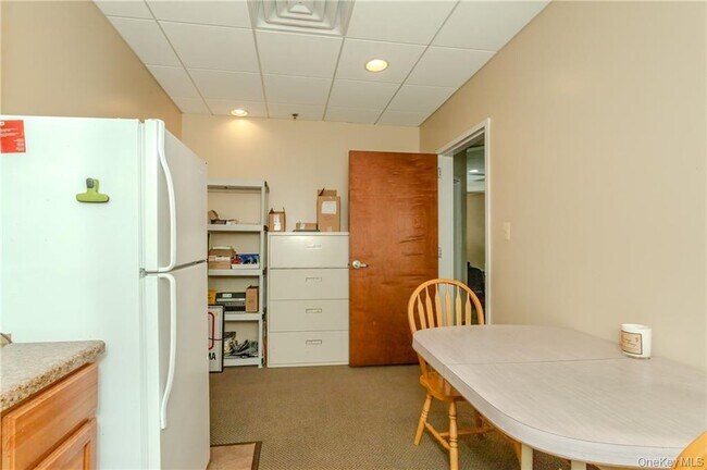 Foto del edificio - 5 Fair Lawn Dr