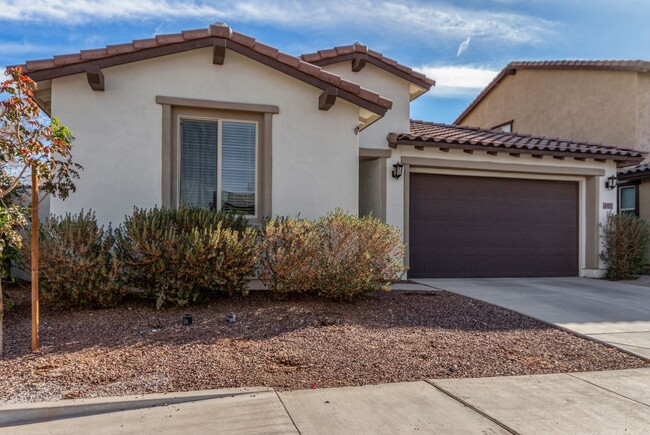 Building Photo - Move-In Ready Home with Verrado Amenities!