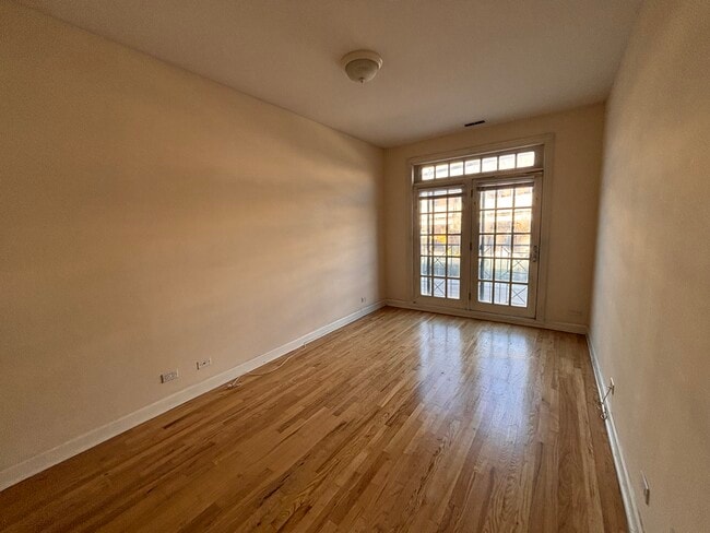 Foto del edificio - 3349 N Clark St