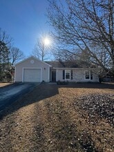 Building Photo - 104 E Pebble Ct