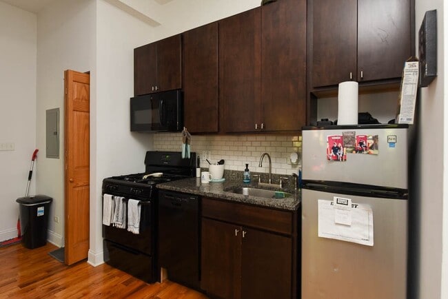 Building Photo - 4504 N Paulina St