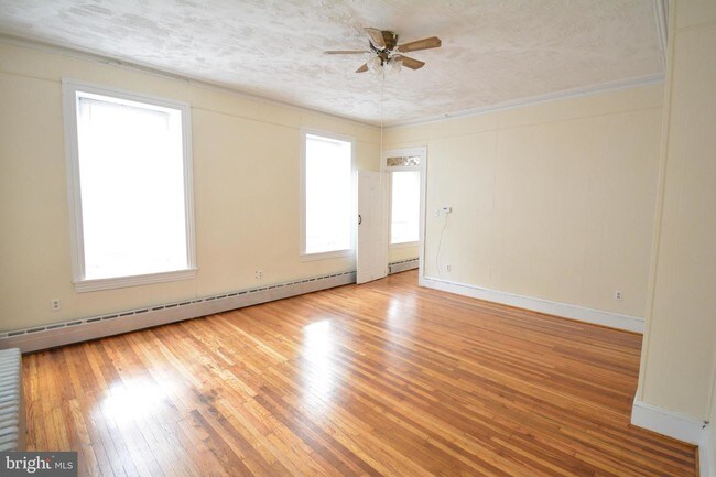 Building Photo - 239 W Rittenhouse St