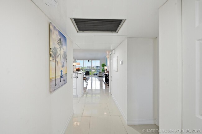 Building Photo - 4015 W Palm Aire Dr