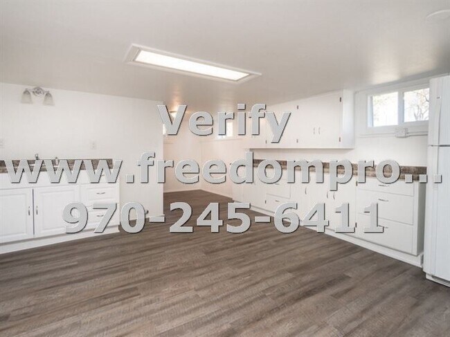 Foto del edificio - Cute updated lower level apartment