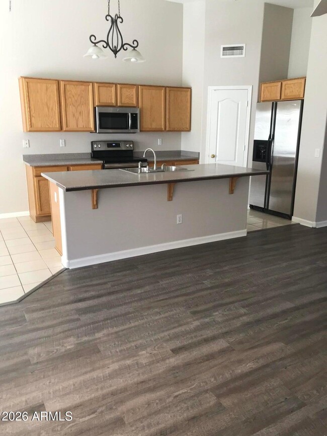 Building Photo - 5123 E Libby St